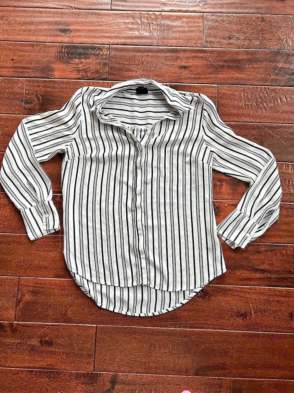 Worthington Striped Button Down White & Black Size Medium